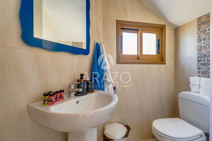 Image No.7-5 Bed Property for sale