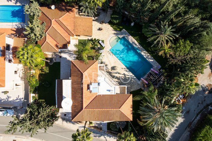 Image No.8-5 Bed Property for sale