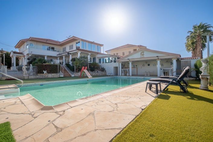 Image No.2-5 Bed Villa for sale