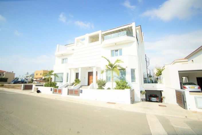 Image No.3-6 Bed Villa for sale