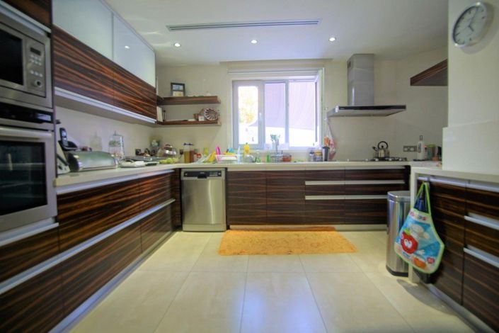 Image No.9-6 Bed Villa for sale