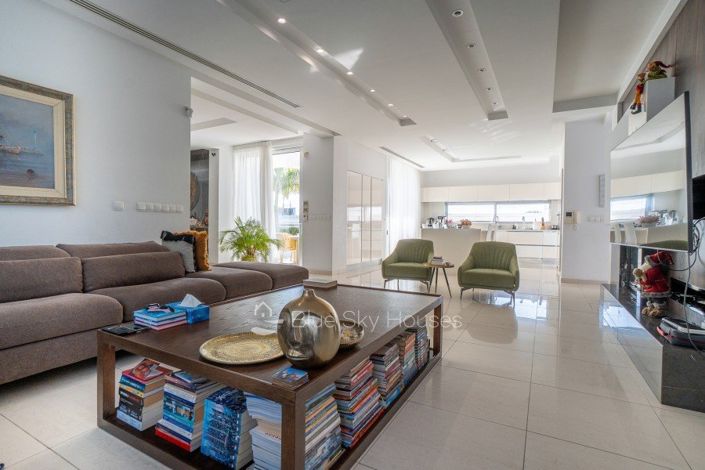 Image No.3-4 Bed Villa for sale