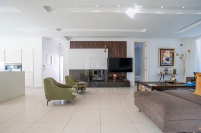 f71eb242-0eab-42f8-a735-536f0f7802b5