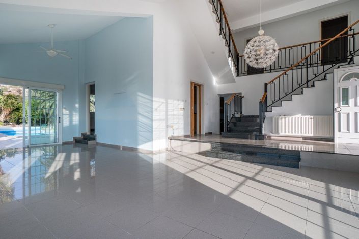 Image No.6-5 Bed Villa for sale