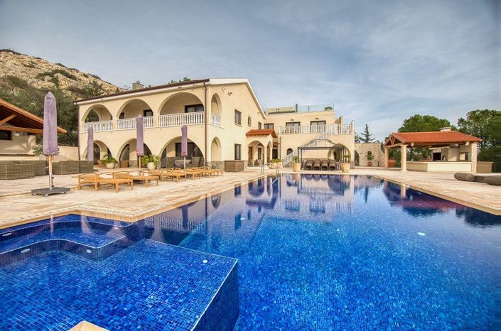 Image No.10-8 Bed Villa for sale