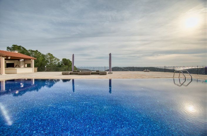 Image No.9-8 Bed Villa for sale