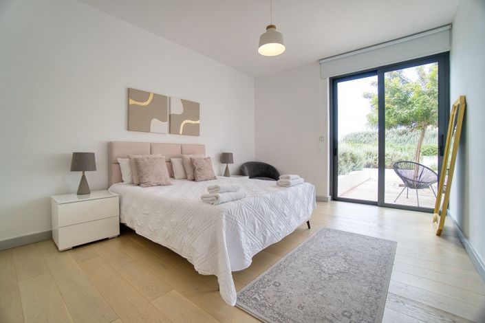 Image No.10-4 Bed Villa for sale