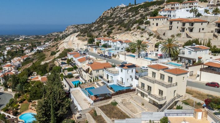 Image No.2-4 Bed Villa for sale