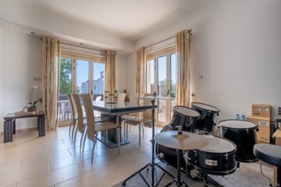 70a8f30f-2b1d-46fb-a19f-b19a372eba9b