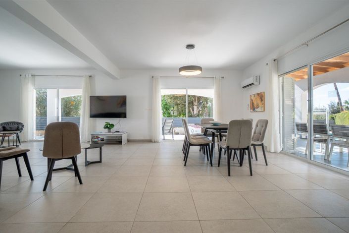 Image No.9-3 Bed Villa for sale