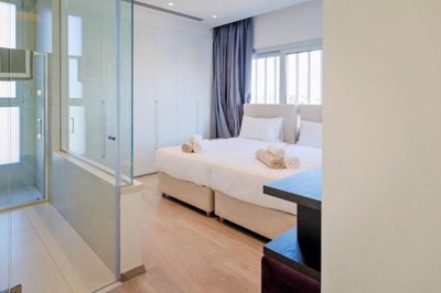 b6113e7b-975a-412b-8495-7a9fcdfef056