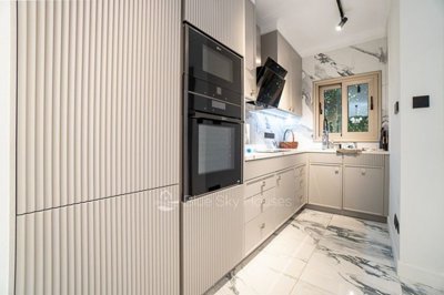 aa2c4b8f-eb0a-492d-9fdd-9e604b519552