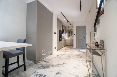 e9e5ee59-fa33-4323-be2d-7042f76f9dde