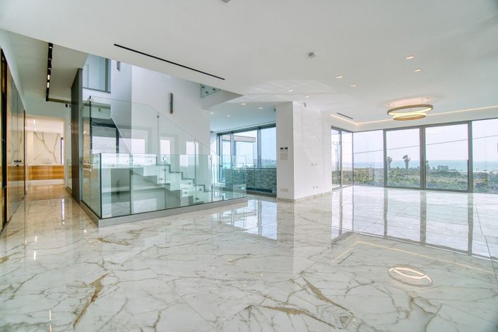 Image No.10-7 Bed Villa for sale