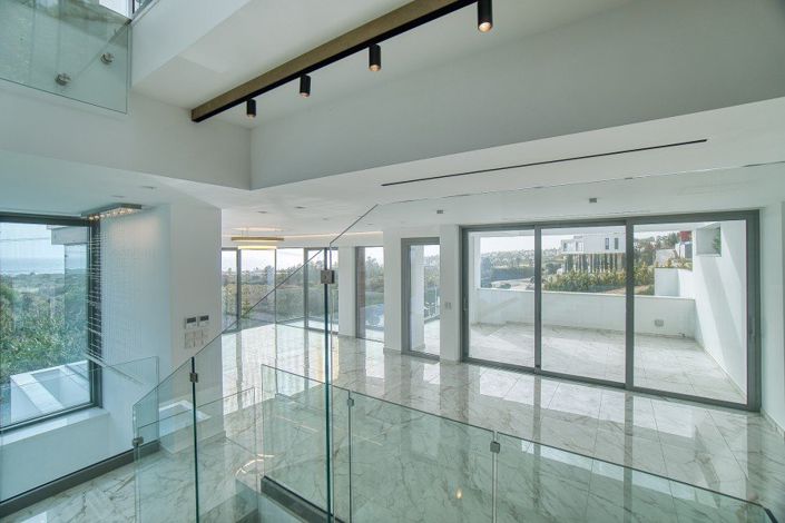 Image No.4-7 Bed Villa for sale