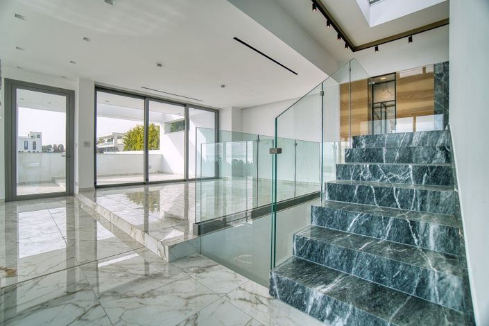 Image No.7-7 Bed Villa for sale