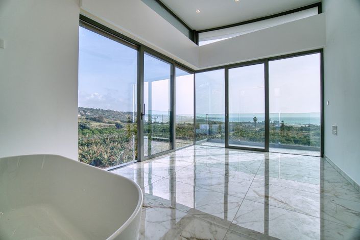 Image No.9-7 Bed Villa for sale