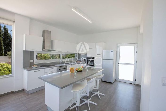 Image No.12-6 Bed Villa for sale