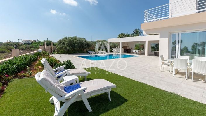 Image No.2-Villa de 4 chambres à vendre à Protaras