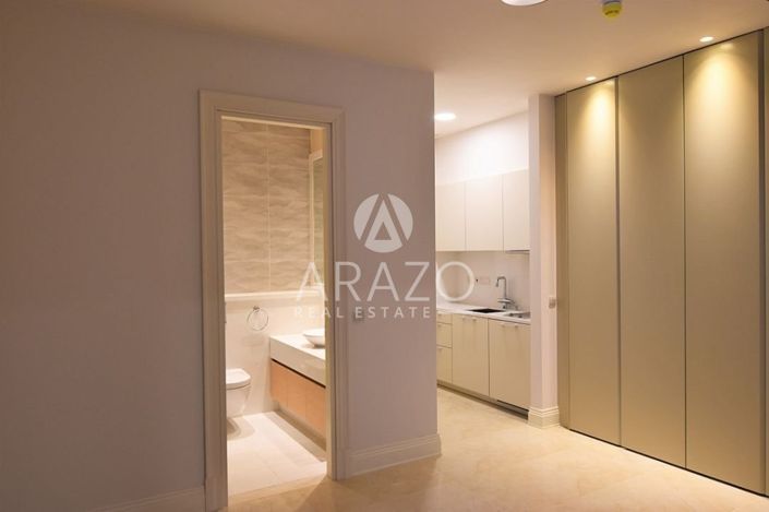 Image No.18-6 Bed House for sale