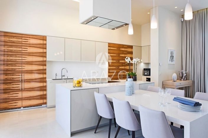 Image No.9-6 Bed House for sale