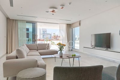 7ba035bb-a62e-4ff3-a135-463d205307eb