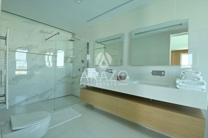 Image No.12-3 Bed Property for sale