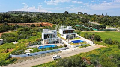 260fb5a5-b52f-40c5-b7e0-e7d21632c447