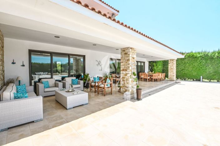 Image No.26-Villa de 6 chambres à vendre à Dromolaxia