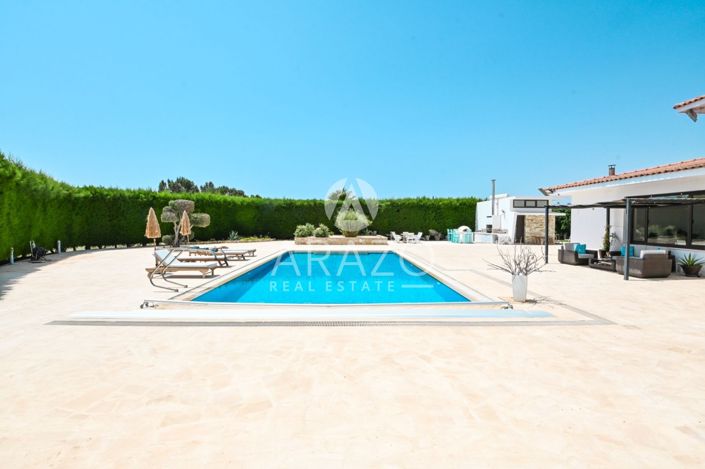 Image No.29-Villa de 6 chambres à vendre à Dromolaxia