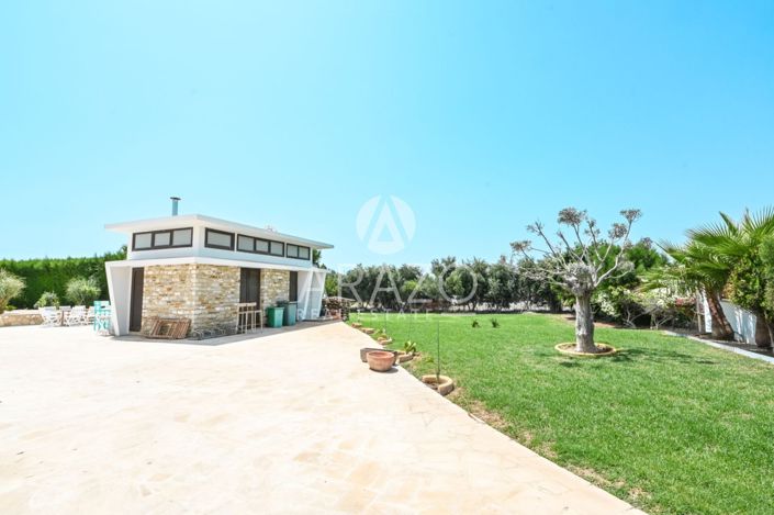 Image No.30-Villa de 6 chambres à vendre à Dromolaxia