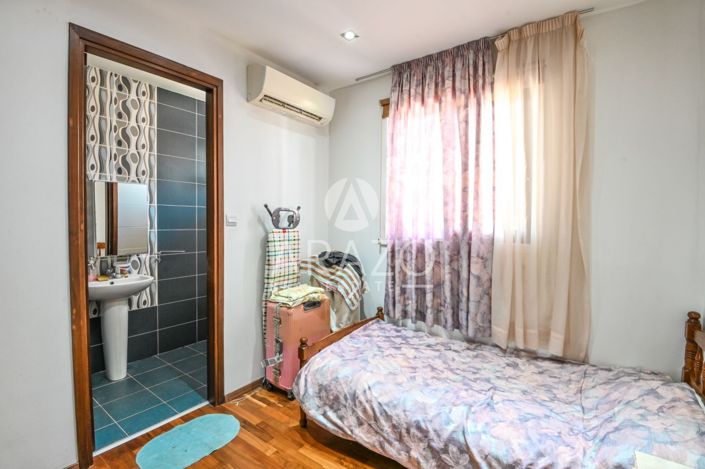 Image No.9-Villa de 6 chambres à vendre à Dromolaxia