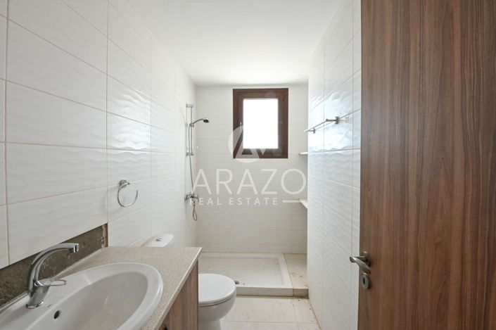 Image No.10-3 Bed Property for sale