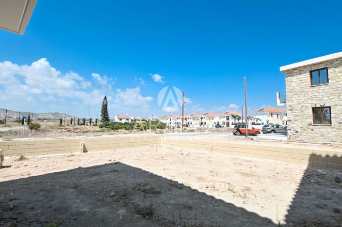 Image No.17-3 Bed Property for sale