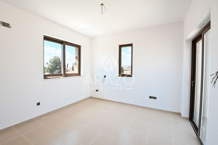 Image No.8-3 Bed Property for sale