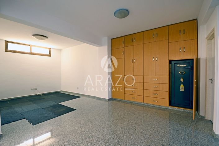 Image No.10-3 Bed Property for sale