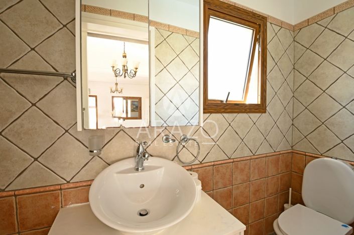 Image No.11-3 Bed Property for sale