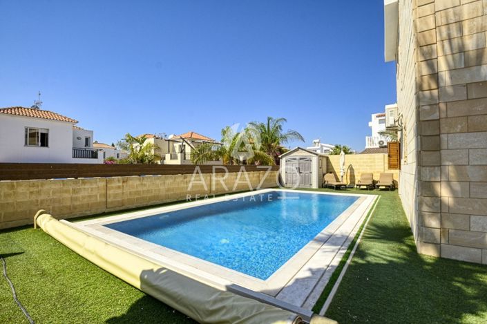 Image No.20-3 Bed Property for sale