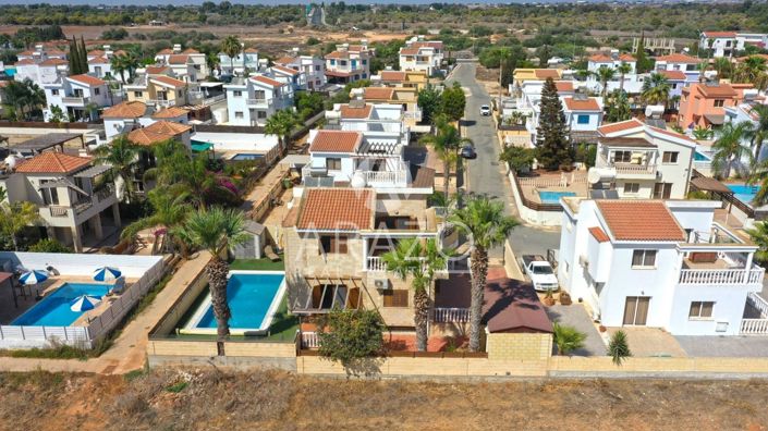 Image No.23-3 Bed Property for sale