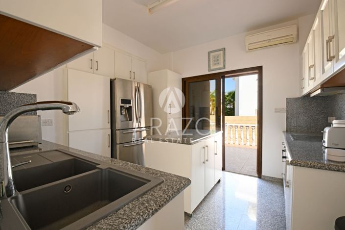 Image No.5-3 Bed Property for sale