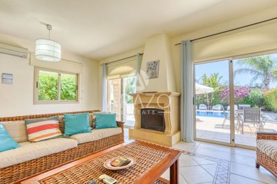 0301bb30-6ef7-4392-81a7-4a366d254464