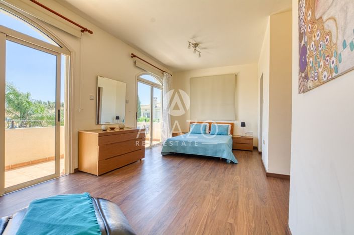 Image No.14-3 Bed Property for sale