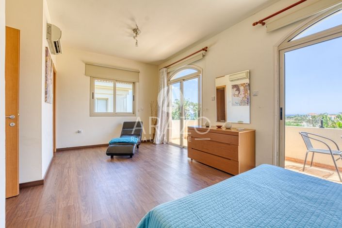 Image No.15-3 Bed Property for sale