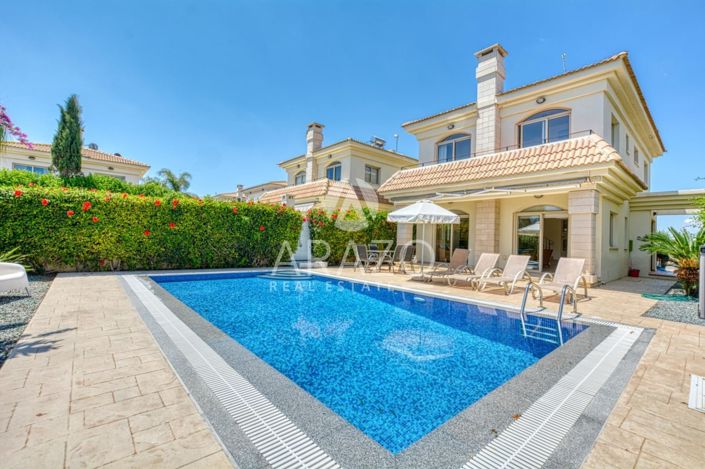 Image No.28-3 Bed Property for sale