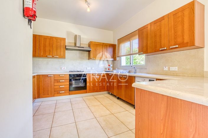 Image No.6-3 Bed Property for sale