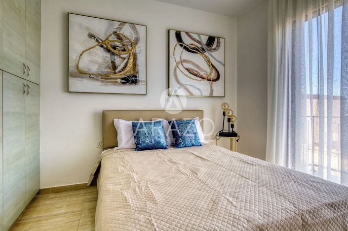 Image No.10-2 Bed Property for sale