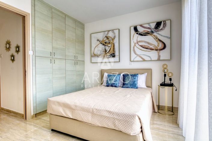 Image No.11-2 Bed Property for sale