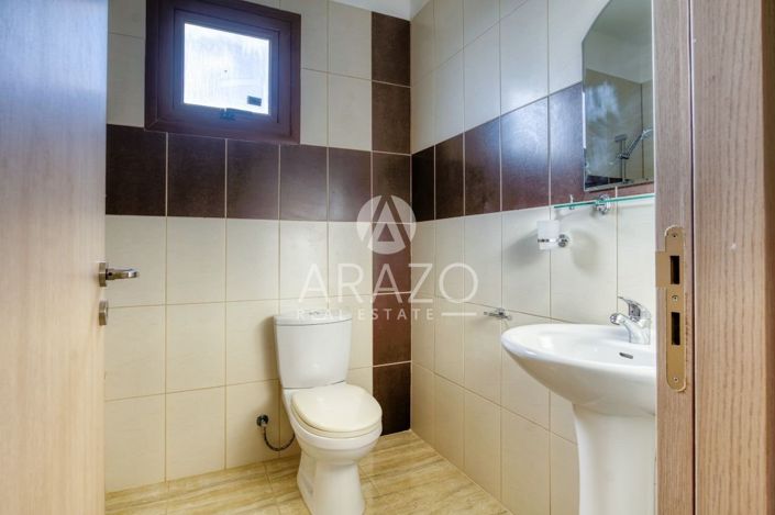 Image No.9-2 Bed Property for sale