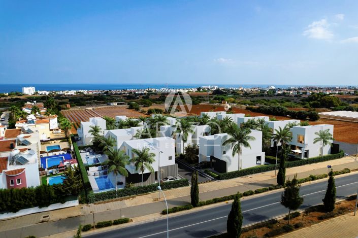 Image No.20-3 Bed Property for sale