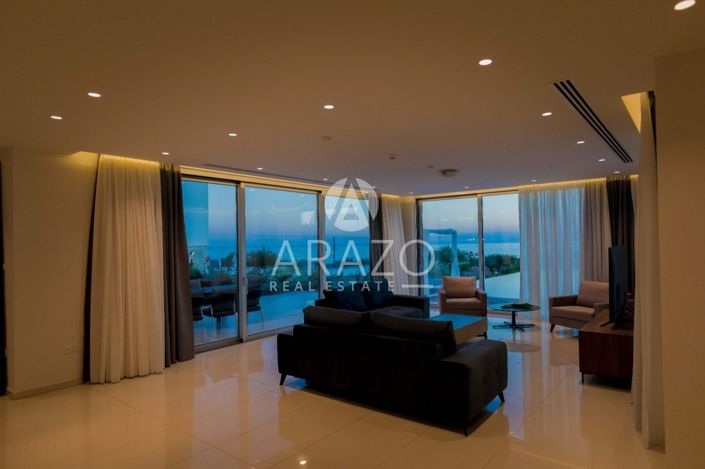 Image No.10-3 Bed Property for sale